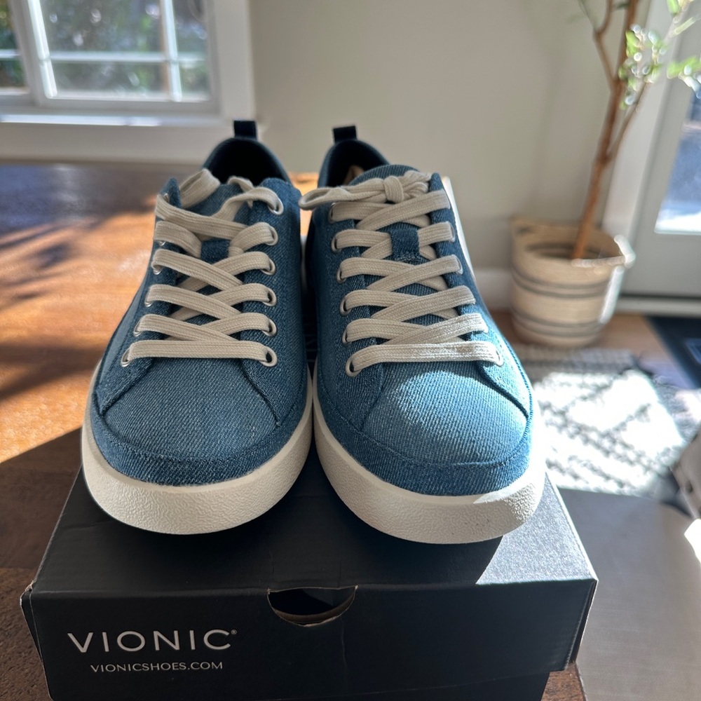 Vionic Women’s Navy Lace-Up Sneakers
